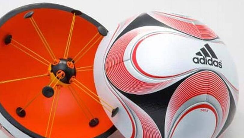 Der vom Sportartikelhersteller adidas entwickelte Chip-Ball Der vom Sportartikelhersteller adidas entwickelte Chip-Ball
