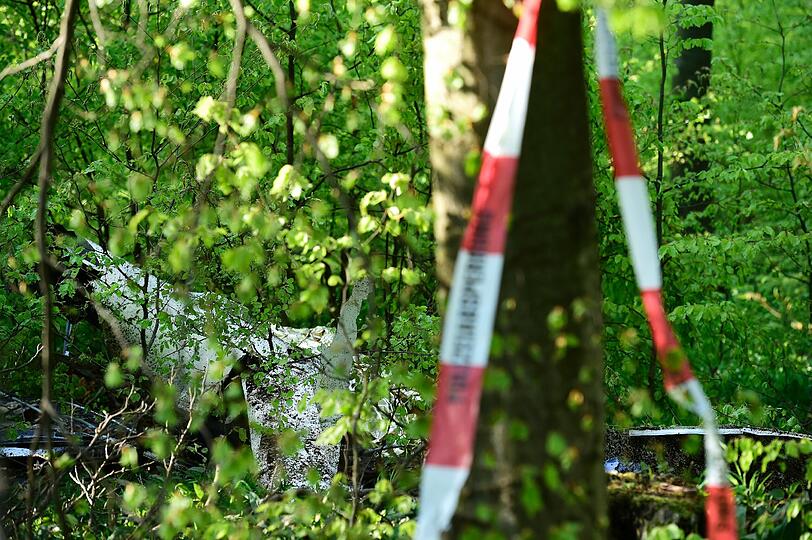 Flugzeugabsturz in Niedersachsen bei Bad Münder: Ein Toter! Die Bilder...