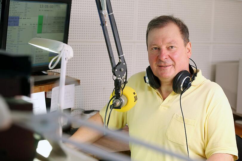 Am Mikrophon: Radiomann Peter Bertelshofer.
