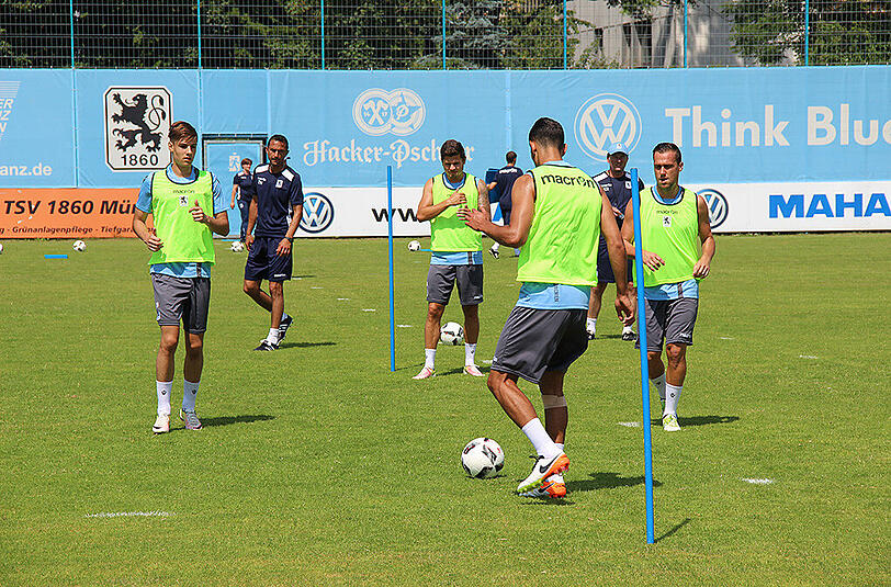 Am Samstag startete der TSV 1860 München ganz offiziell in die neue Saison. Klicken Sie sich durch die Bilder des Traningsauftakts mit dem neuen Trainer Kosta Runjaic.
