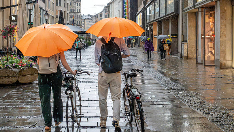 Statt Sonnencreme ist eher der Regenschirm das Accessoire dieser Tage. Kein Grund zu verzagen, auch bei Regen bietet München viele wunderbare Möglichkeiten für Unternehmungen aller Art.