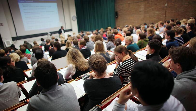 Rund jeder sechste Studierende bekommt Bafög. Rund jeder sechste Studierende bekommt Bafög.