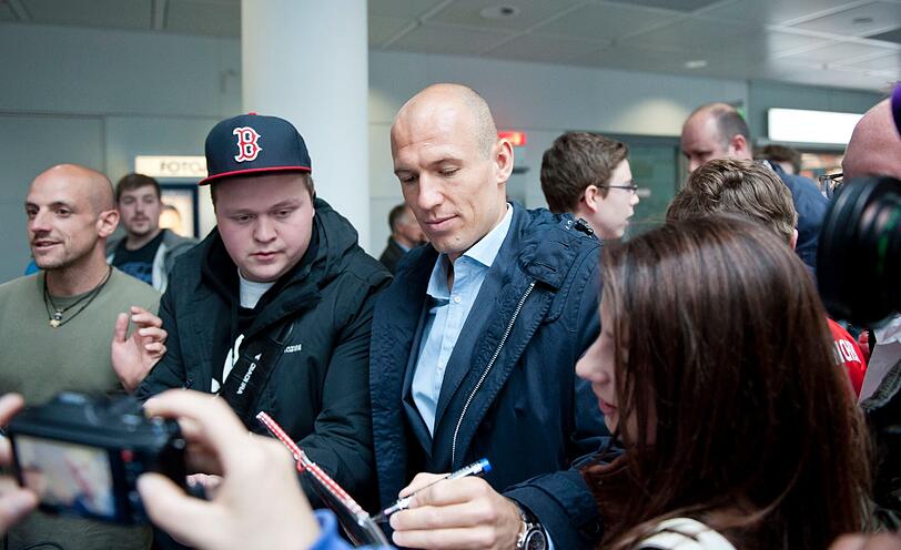 Der FC Bayern vor dem Abflug nach London - Bilder vom Flughafen München