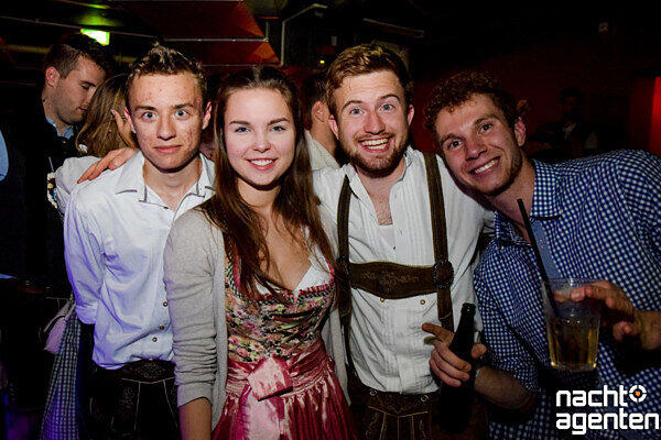 Zur Wiesn machen die Münchner im Neuraum nonstop Party.