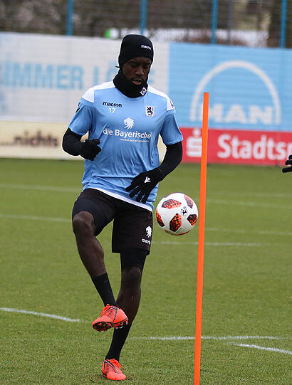 Prince Osei Owusu absolvierte am Montag sein erstes Training beim TSV 1860 - die Bilder!