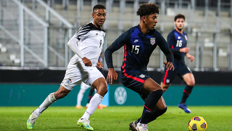 Bayern-Youngster Chris Richards ist gegen Panama erstmals für die amerikanische A-Nationalmannschaft aufgelaufen.