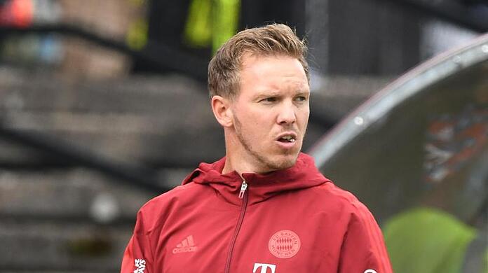 Julian Nagelsmann während eines Spiels an der Seitenlinie. (Archivbild)