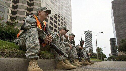 Soldaten im verwaisten New Orleans Soldaten im verwaisten New Orleans