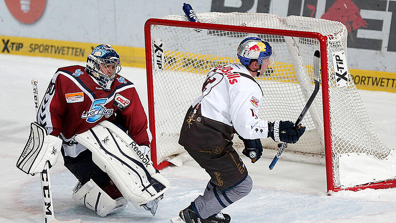 Die Erlösung: Michael Wolf erzielt das Siegtor zum 4:3 des EHC München gegen die Hamburg Freezers. Die Erlösung: Michael Wolf erzielt das Siegtor zum 4:3 des EHC München gegen die Hamburg Freezers.