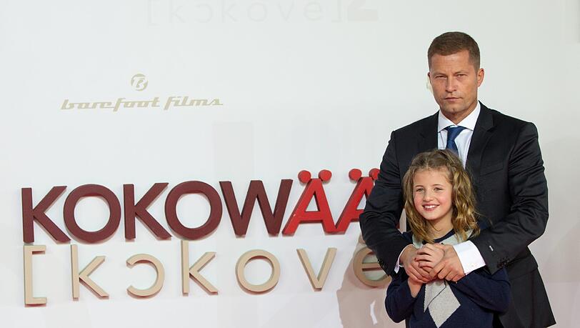 Til Schweiger mit seiner Tochter Emma. Im Sommer wird sie mit Mutter Dana in die USA ziehen. Til Schweiger mit seiner Tochter Emma. Im Sommer wird sie mit Mutter Dana in die USA ziehen.