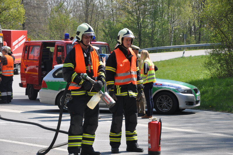 Auf der B 12 bei Simbach kippte ein Lkw um.