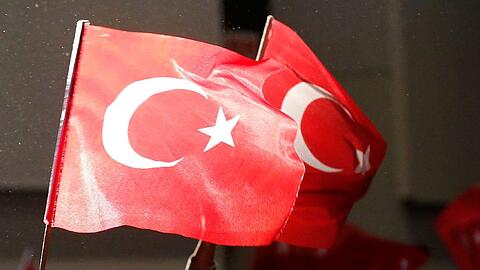 Die Bundesregierung sieht die Türkei einem Medienbericht zufolge inzwischen als "zentrale Aktionsplattform" für islamistische Organisationen im Nahen Osten. Foto: Ronald Wittek/Symbolbild