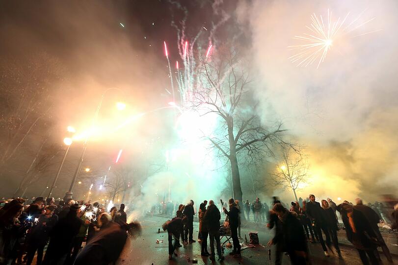 Happy New Year 2014! München feiert Silvester. Hier gibt's die Bilder vom Feuerwerk und von der Party am Friedensengel.