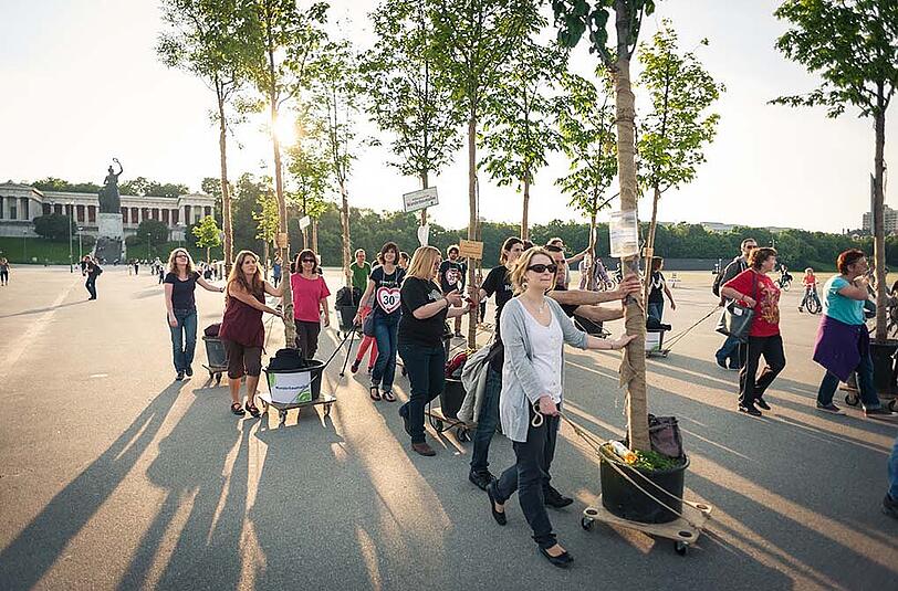Die mobilen Bäume des Vereins &bdquo;Green City e.V.&ldquo;.