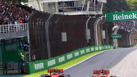 In Brasilien krachten die Ferrari-Piloten Sebastian Vettel (r) und Charles Leclerc zusammen.