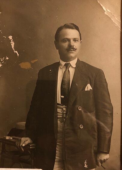 Vorbild für die Romanfigur des sizilianischen Patriarchen: Urgroßvater Barnaba Giordano. Vorbild für die Romanfigur des sizilianischen Patriarchen: Urgroßvater Barnaba Giordano.