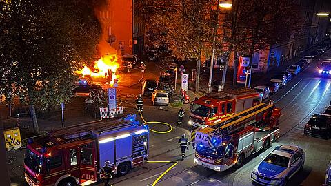Vier Autos brannten in der Klenzestraße