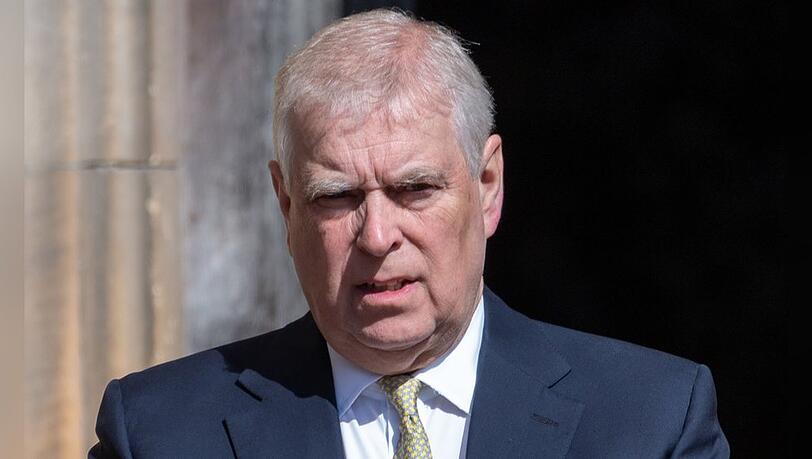 Andrew Mountbatten-Windsor ist &uuml;ber den Epstein-Skandal tief gefallen.