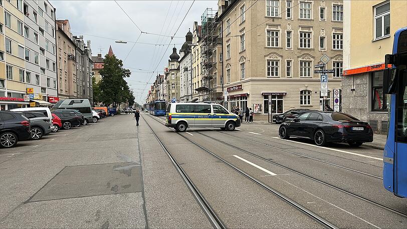 Ein Polizeiwagen vor Ort. Ein Polizeiwagen vor Ort.