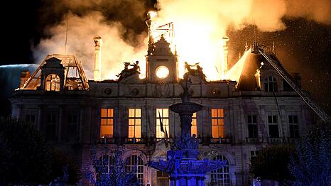 Nach der verheerenden Brandstiftung im Rathaus von Limoges hat die Polizei einen Verd&auml;chtigen gefasst (Archivbild).