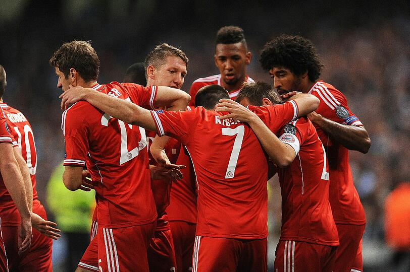 Die Bayern siegen in Manchester.