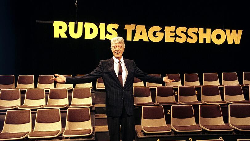 1987: Rudi Carrell im Studio seiner ARD-Satire-Sendung "Rudis Tagesshow", die zwischen 1981 und 1987 38 Mal ausgestrahlt wurde