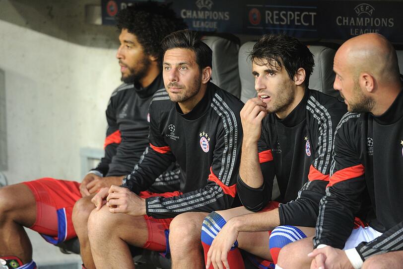 Bayern-Ersatzbank (l-r): Dante, Pizarro, Martinez und Reina.
