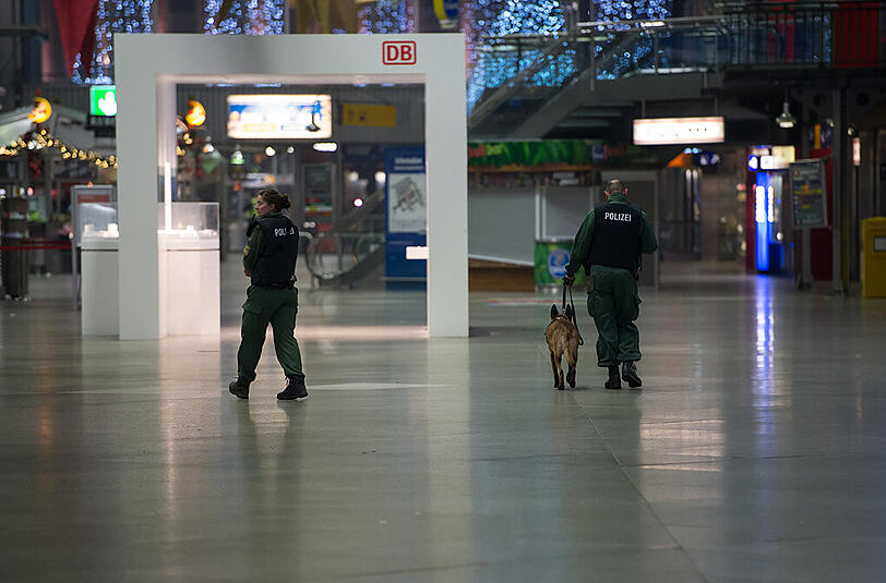 Aufgrund der Terror-Warnung wurde der Hauptbahnhof evakuiert und abgeriegelt.