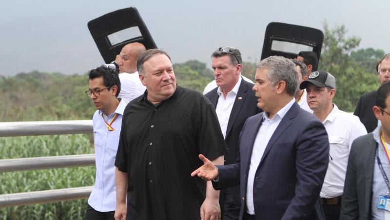 US-Außenminister Mike Pompeo mit dem kolumbianischen Präsidenten Ivan Duque an der Grenze zu Venezluela. US-Außenminister Mike Pompeo mit dem kolumbianischen Präsidenten Ivan Duque an der Grenze zu Venezluela.