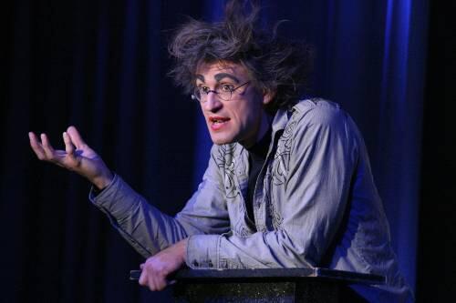 Bisher ungehört: Sprach-Artist Marcus Jeroch tauscht am 25. Oktober im Burgtheater mit Trommler Schroeder &bdquo;SchlagWorte&ldquo; aus.