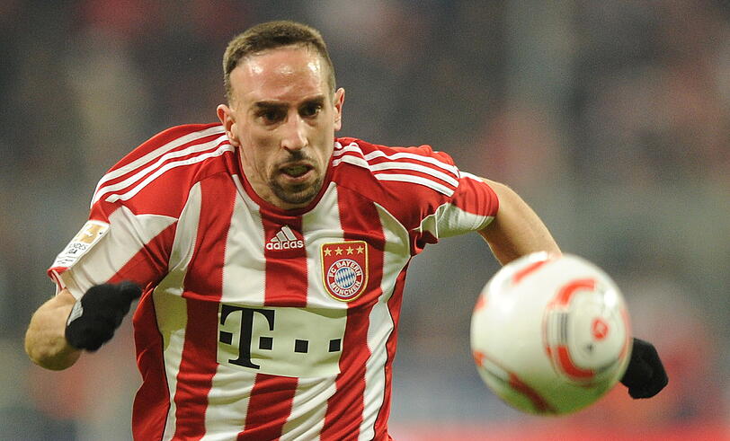 FRANCK RIBÉRY: Wenn der Franzose gedoppelt und wie geschehen meist von zwei BVB-Spielern attackiert wurde, kann er sich nicht durchsetzen. Im Laufe der zweiten Halbzeit baute er immer mehr ab. Note 5