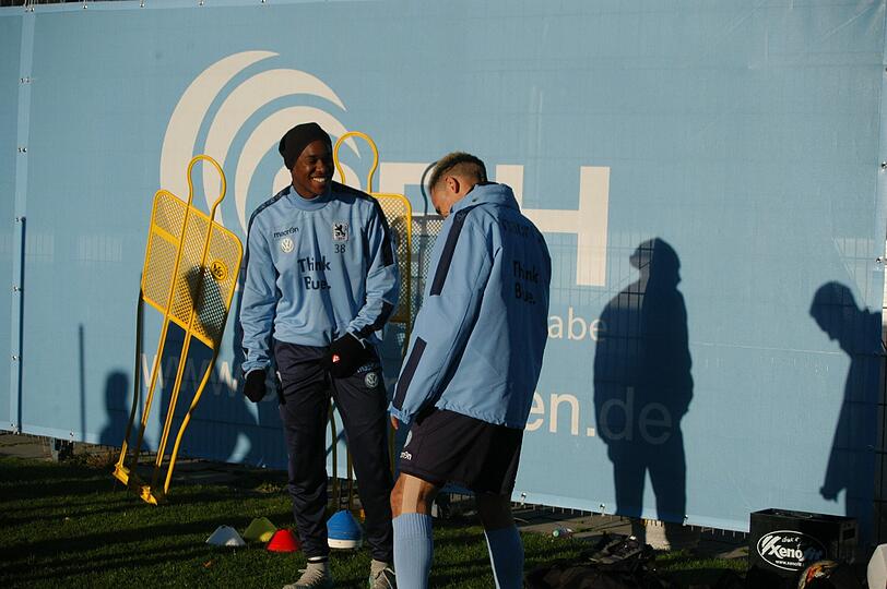 Die Löwen übten bei der Trainingseinheit am Dienstagnachmittag vor allem das Kombinationsspiel.