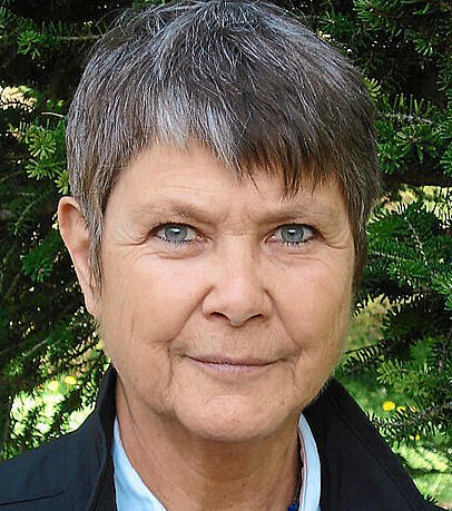 AZ-Interview mit Christl Oelmann. Die Münchnerin (75) ist geprüfte Astrologin des Deutschen Astrologen-Verbandes, schreibt Bücher, berät und erstellt Horoskope. AZ-Interview mit Christl Oelmann. Die Münchnerin (75) ist geprüfte Astrologin des Deutschen Astrologen-Verbandes, schreibt Bücher, berät und erstellt Horoskope.