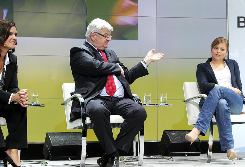 Charme-Offensive für (oder gegen) Olympia: Katarina Witt, OB Christian Ude, Joschka Fischer, Katharina Schulze und Christian Stückl diskutieren über Olympia 2018. AZ-Chefredakteur Arno Makowsky und BR-Moderatorin Ursula Heller führten durch die Diskussion. Die Bilder des spannenden Abends.