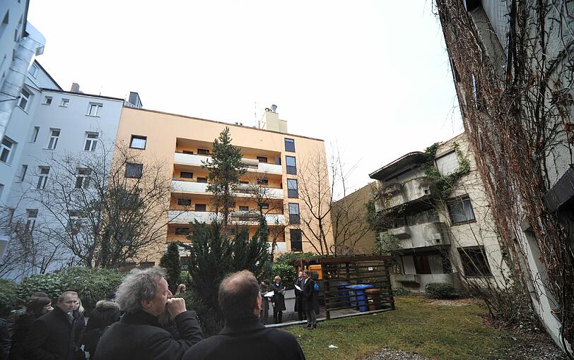 Feilitzschstraße 7: Früher stand hier die Schwabinger 7, heute sollen Luxuswohnungen gebaut werden. Aber dagegen wehren sich nun die Anwohner. Das Verwaltungsgericht veranstaltete eine Baustellenbegehung.