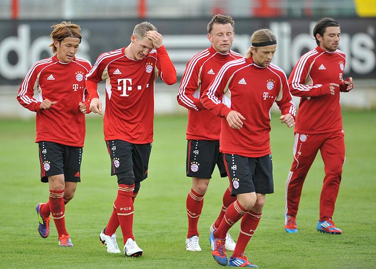 Am "Tag danach" nehmen die Bayern den Trainingsbetrieb wieder auf. Die Stimmungslage ist dabei deutlich erkennbar - die Bilder von der Säbener Straße .