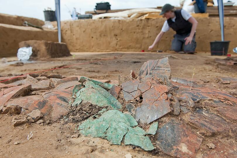 Beim Spielen an einer Ausgrabungsstätte hat ein siebenjähriger Junge in Israel eine 3400 Jahre alte Frauenstatue gefunden.