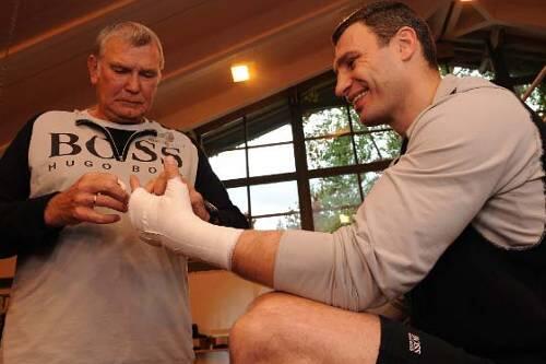 Fritz Sdunek und sein Weltmeister-Schüler Vitali Klitschko (r.). Jetzt muss Sdunek eine Auszeit nehmen.