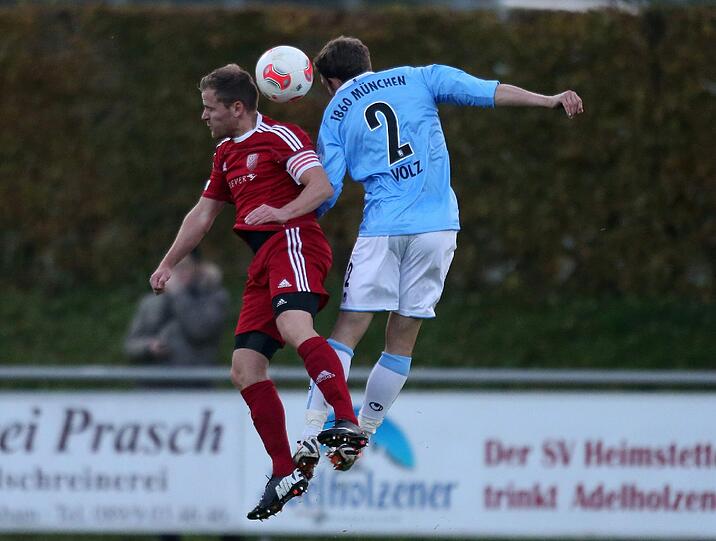 Christoph Schmitt gegen Moritz Volz (r).