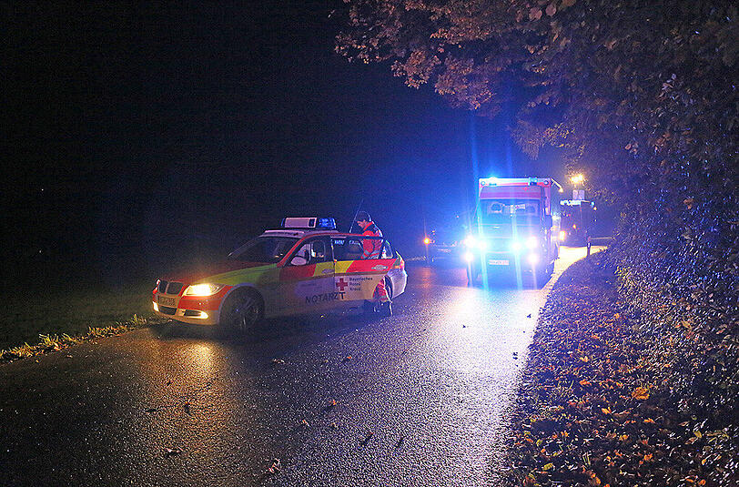 Nach dem Zusammenstoß wurde der 21-Jährige in seinem Audi-Wrack eingeklemmt. Er starb noch am Unfallort. Die Bilder vom Unfall.