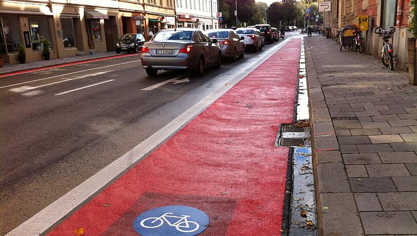 ... mit dem Fahrradzeichen... ... mit dem Fahrradzeichen...