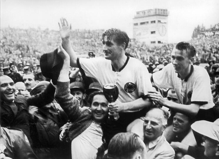 1954: Der WM-Triumph der Lauterer um Kapitän Fritz Walter.