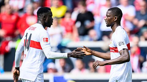 Serhou Guirassy (r) leitete Stuttgarts Heimsieg ein.