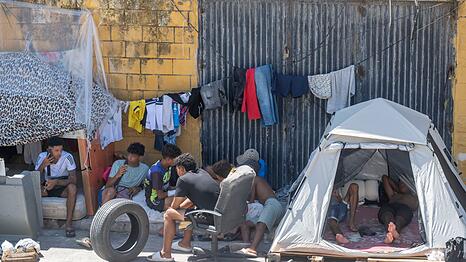 Die Lage in Spaniens Nordafrika-Exklave Ceuta ist zunehmend angespannt. Einheimische fordern die gewaltsame R&uuml;ckf&uuml;hrung von Migranten nach Marokko. (Archivbild)