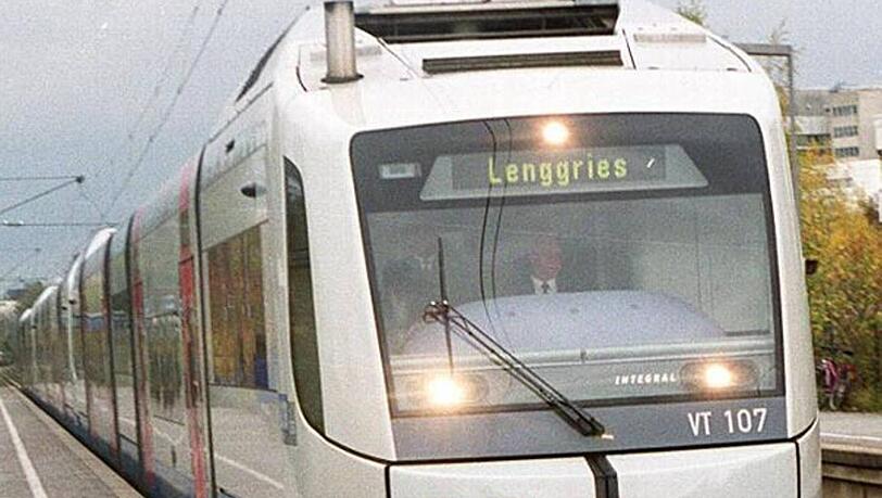 Eine Schülerin ging in der Bayerischen Oberlandbahn (BOB) auf eine Schaffnerin los, weil sie keine Fahrkarte dabei hatte. Eine Schülerin ging in der Bayerischen Oberlandbahn (BOB) auf eine Schaffnerin los, weil sie keine Fahrkarte dabei hatte.