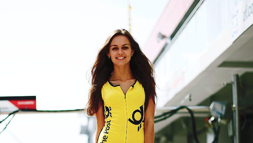 Beim DTM-Rennen in Moskau gab am Sonntag Mike Rockenfeller das Tempo vor. Abseits der Piste konnten die DTM-Fans die sexy Grid-Girls bestaunen. Beim DTM-Rennen in Moskau gab am Sonntag Mike Rockenfeller das Tempo vor. Abseits der Piste konnten die DTM-Fans die sexy Grid-Girls bestaunen.
