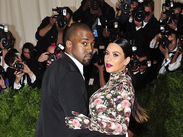 Ertappt? Kanye West und Kim Kardashian wollen sich angeblich heimlich trauen