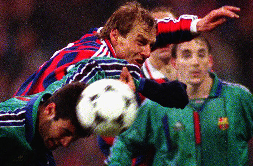 1.4.1998 FC Bayern &ndash; FC Barcelona 2:2: Der FC Bayern geht als Außenseiter ins Halbfinale des UEFA-Cups. Im Hinspiel trennen sich die Teams unentschieden. Babbel unterläuft dabei ein schwerwiedender Fehler, der zum 2:2 durch Hagi führt. Zuvor dreht Bayern ein 0:1 durch Oscar in ein 2:1 durch Tore von Witeczek und Scholl. Klinsmann (r.) und Guardiola (l.) treffen damals schon aufeinander. Später mehr zu dem Duell.