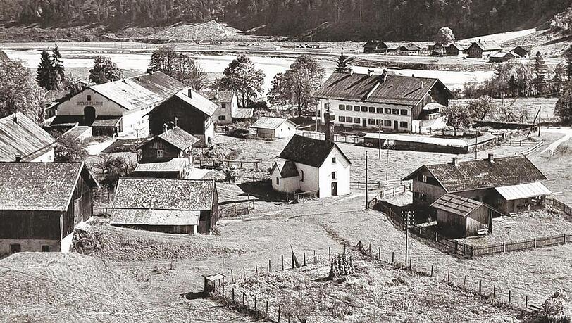 Das alte Dorf Fall: Ein Bilderbuchdorf, das geopfert wurde. Das alte Dorf Fall: Ein Bilderbuchdorf, das geopfert wurde.