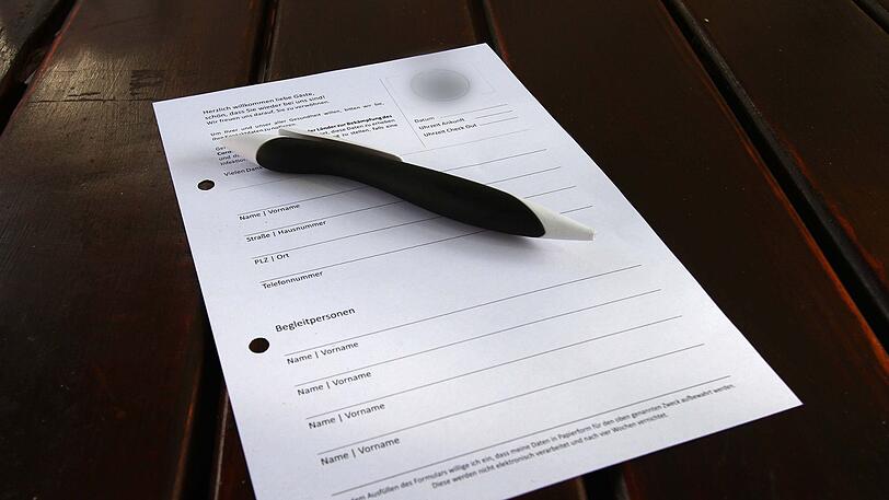 Kontaktbogen zur Erfassung persönlicher Daten für eine mögliche Nachverfolgung von Corona-Infektionsketten.